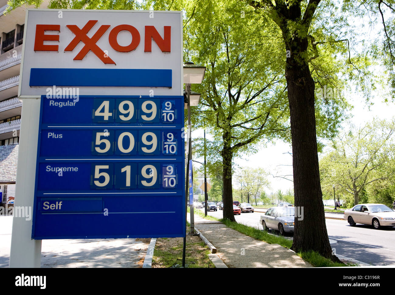 Alta i prezzi della benzina a gas degli Stati Uniti stazione. Foto Stock