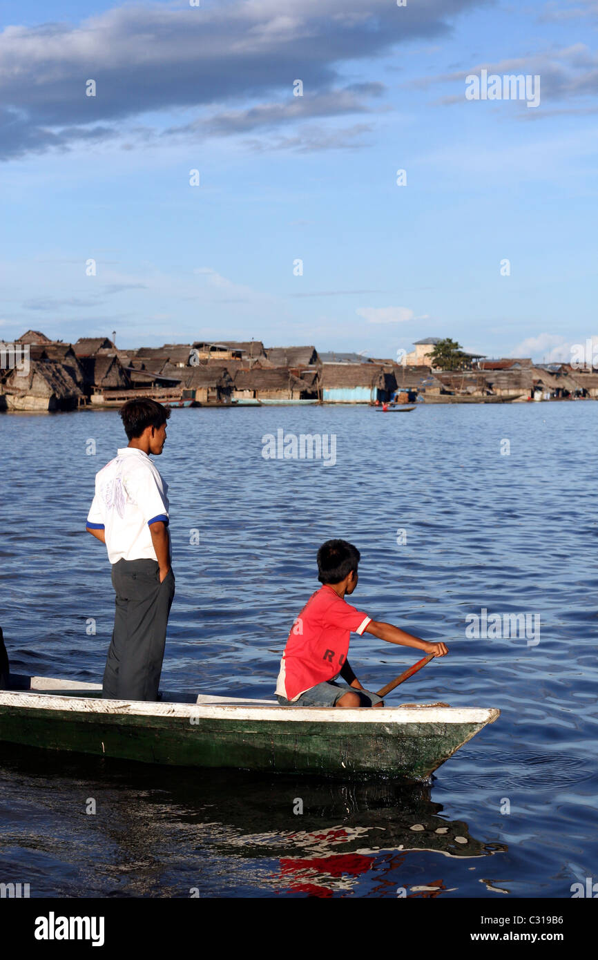 Il taxi acqueo sul fiume Itaya in Belen, Iquitos, Loreto, Perù, Sud America Foto Stock