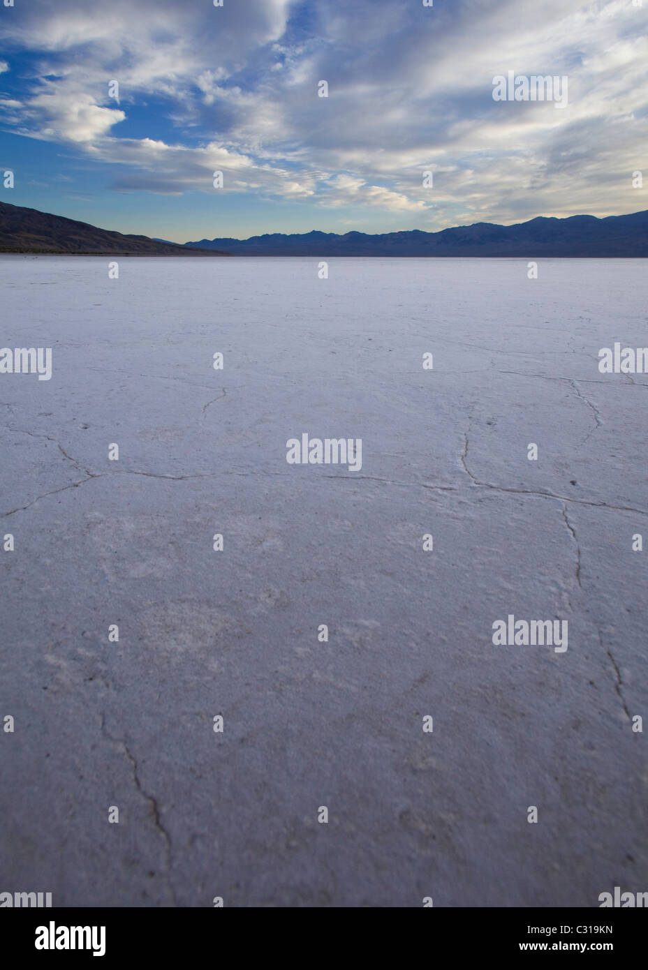 Badwater sale asciutto alveo del lago (saline) - Death Valley, California USA Foto Stock