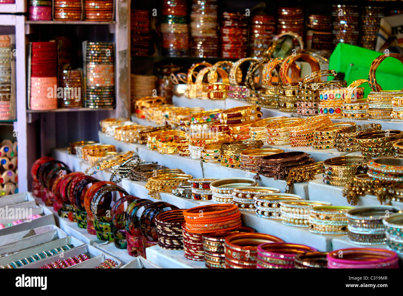 Un braccialetto shop in India Foto Stock