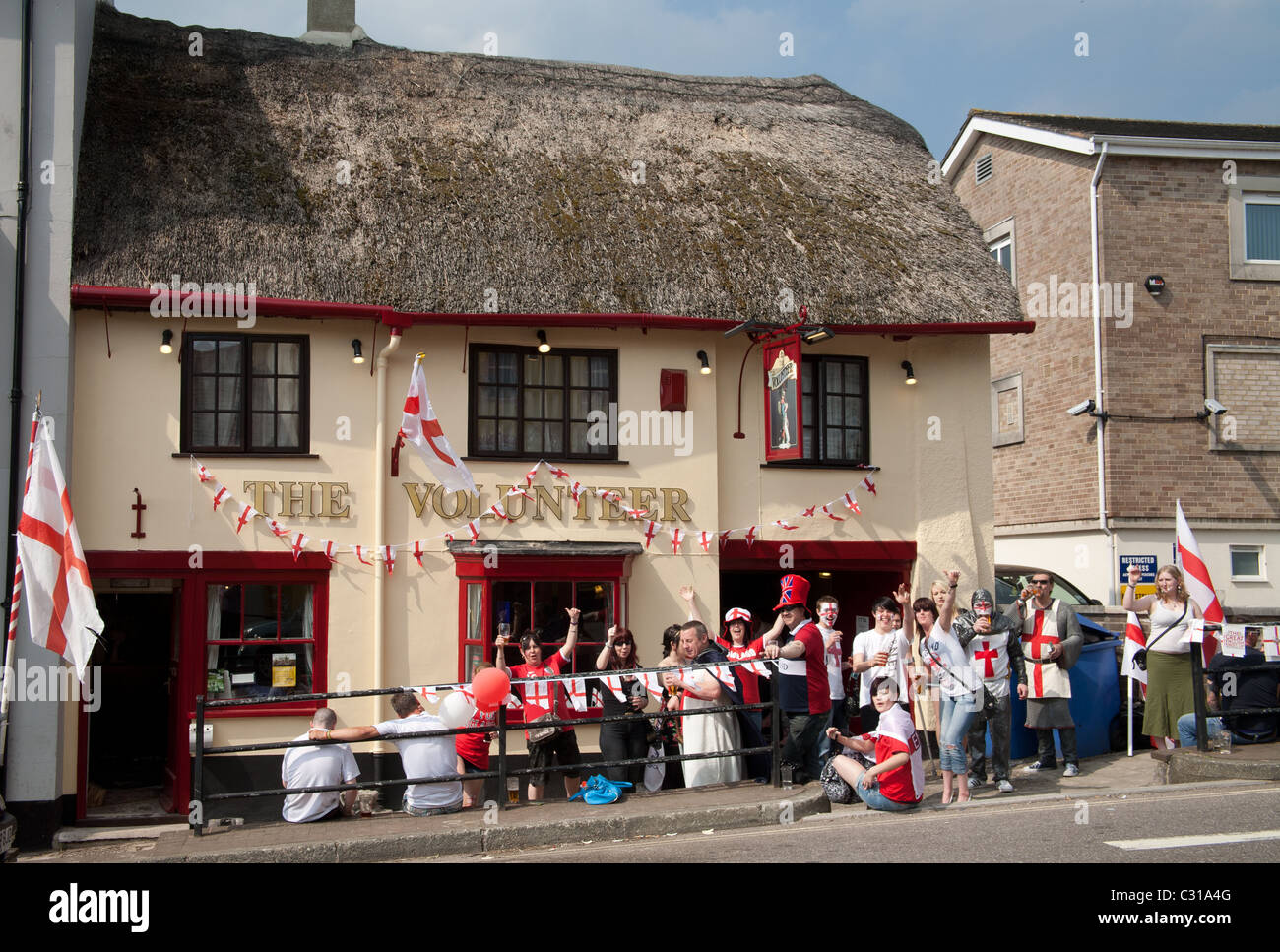 Celebrando il St Georges giorno il volontario Honiton Foto Stock