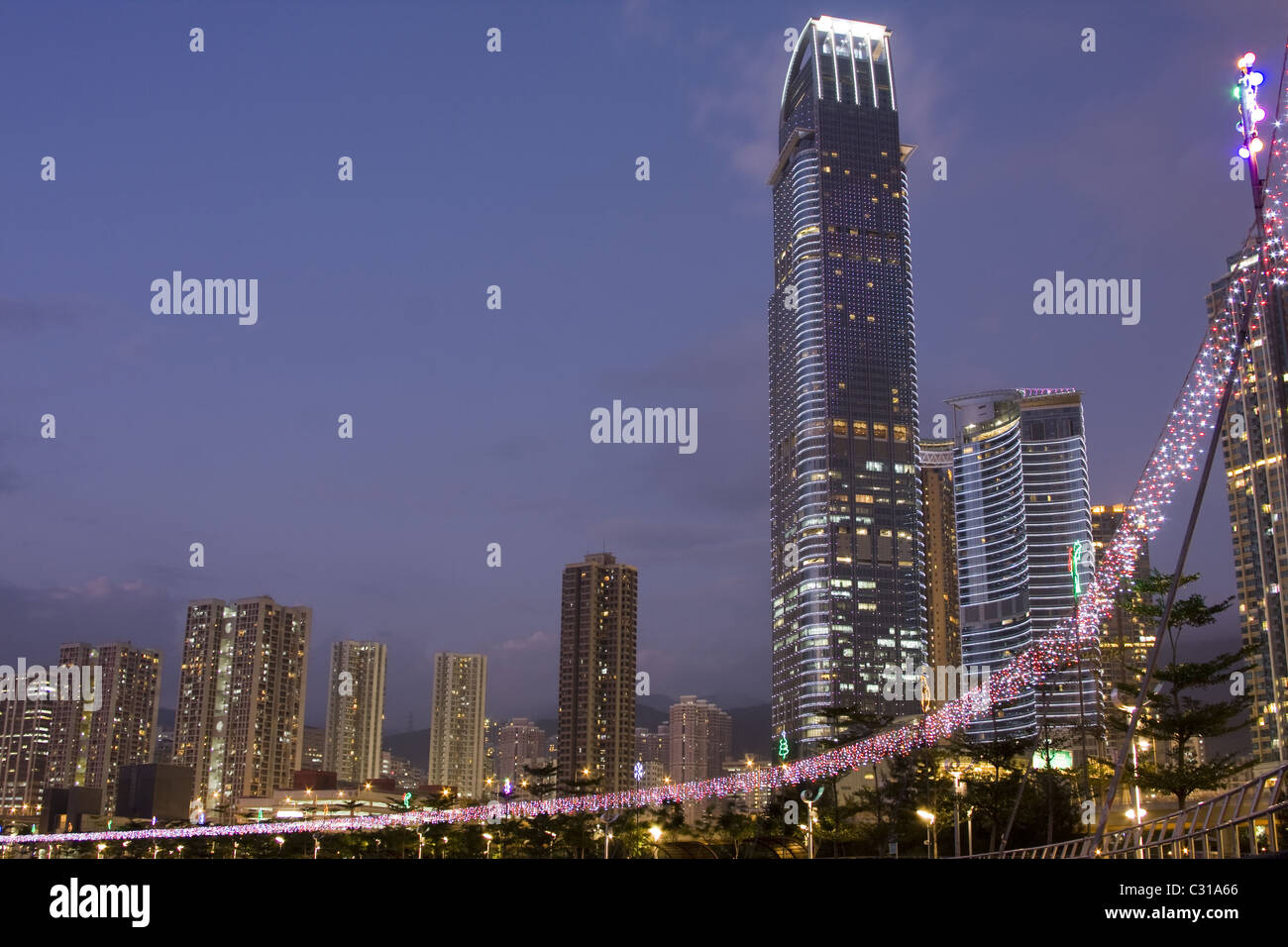 Di Hong Kong di notte con highrise edifici Foto Stock