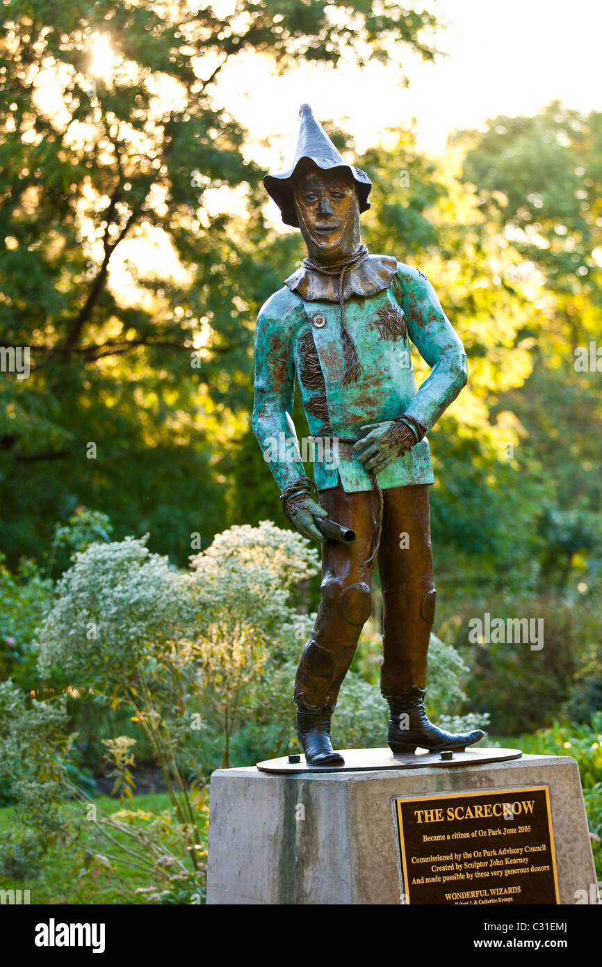 Statua di The scarecrow da The Wizard of Oz in Oz Park di Chicago, IL, Stati Uniti d'America. Foto Stock