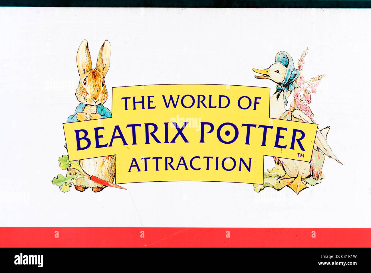 Cartello fuori il mondo di Beatrix Potter attrazione a Bowness, Lago di Windermere, Parco Nazionale del Distretto dei Laghi, Cumbria, Regno Unito Foto Stock