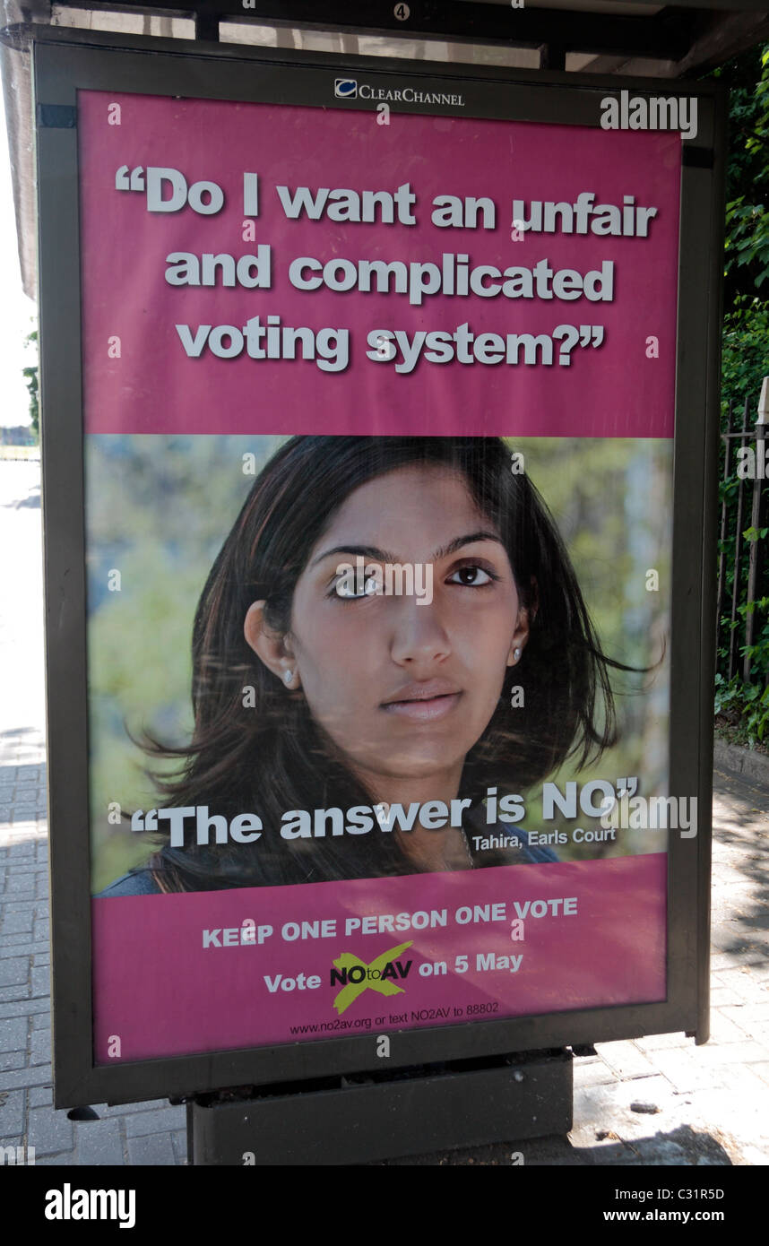 Un bus shelter annuncio pubblicitario per il "No alla AV' leader della campagna fino alla votazione alternativa referendum nel Regno Unito il 5 maggio 2011. Foto Stock