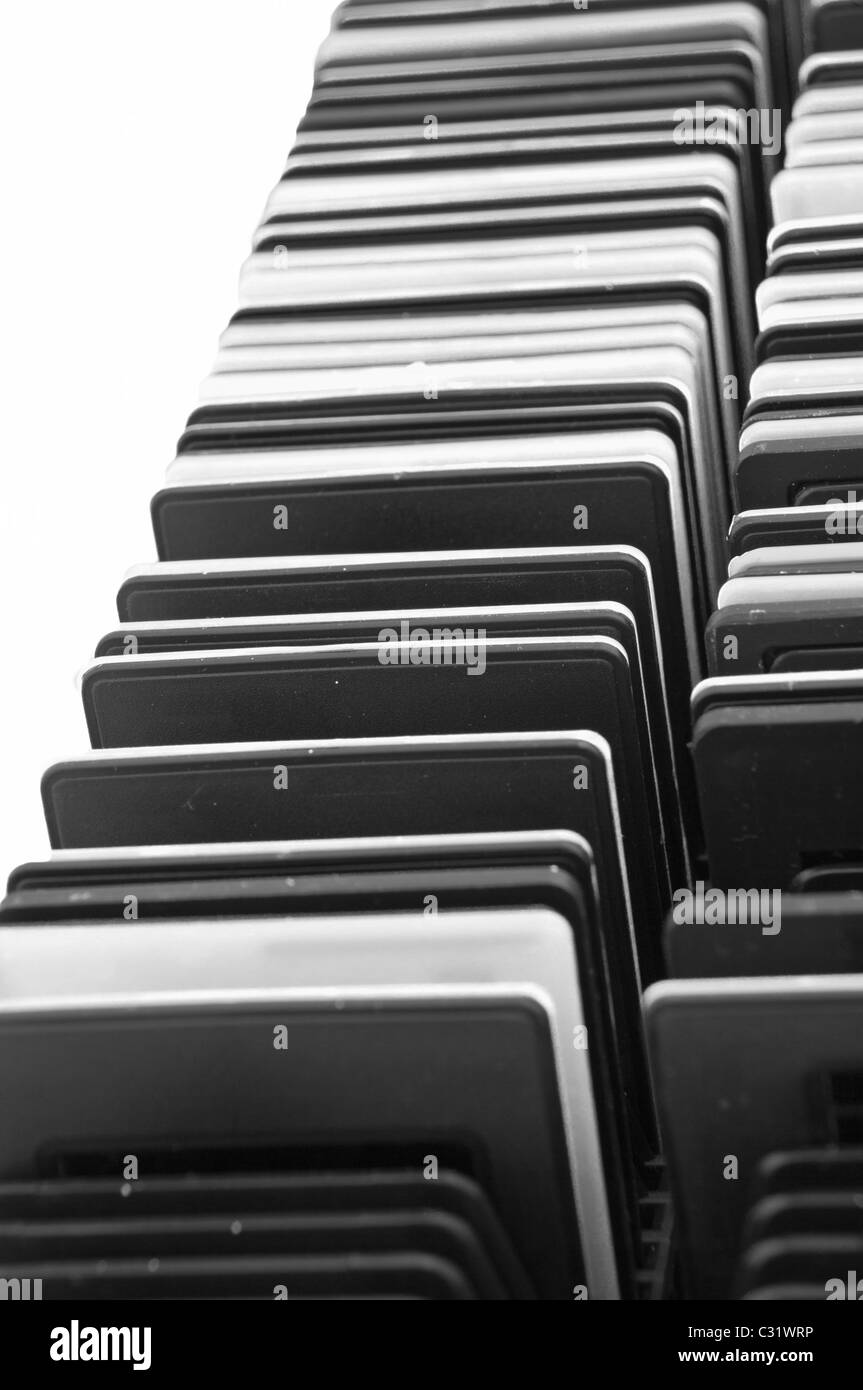 Guardando attraverso la diapositiva grande archivio Catalogo biblioteca Foto Stock