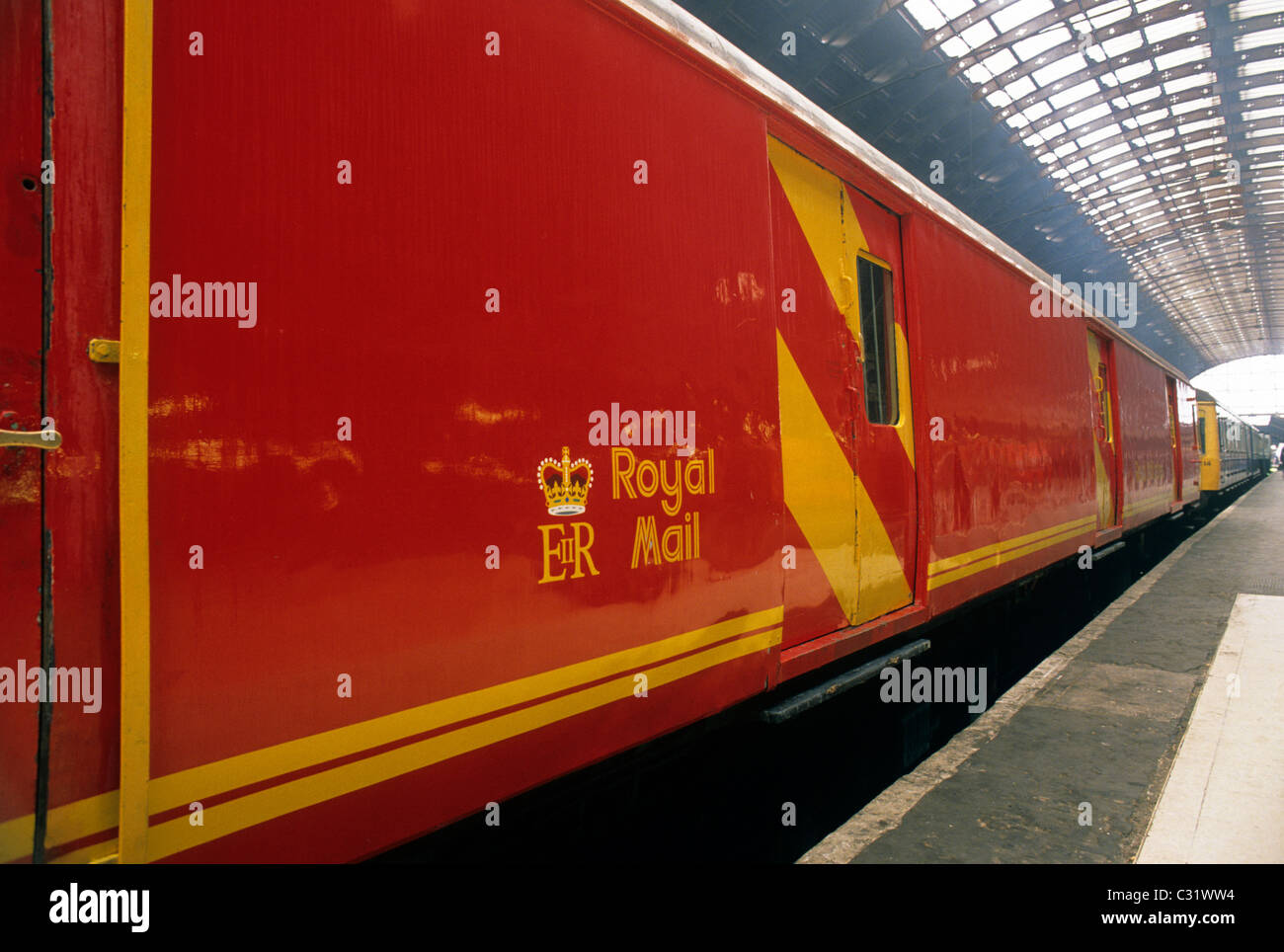 La stazione di Paddington, Royal Mail treno autobus TPO Londra viaggiando in viaggio post office Inghilterra Inglese Regno Unito Foto Stock