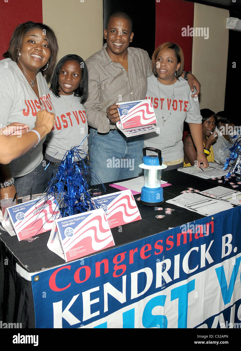 Kendrick B. Meeke a registrazione degli elettori tabella a Flo Rida la celebrazione di compleanno a Cameo nightclub di South Beach Miami, Foto Stock