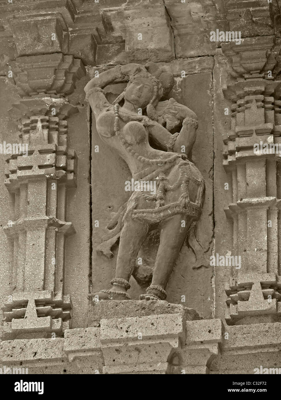 Ha rovinato la scultura al tempio di Mahalaxmi, Kolhapur, Maharashtra, India Foto Stock