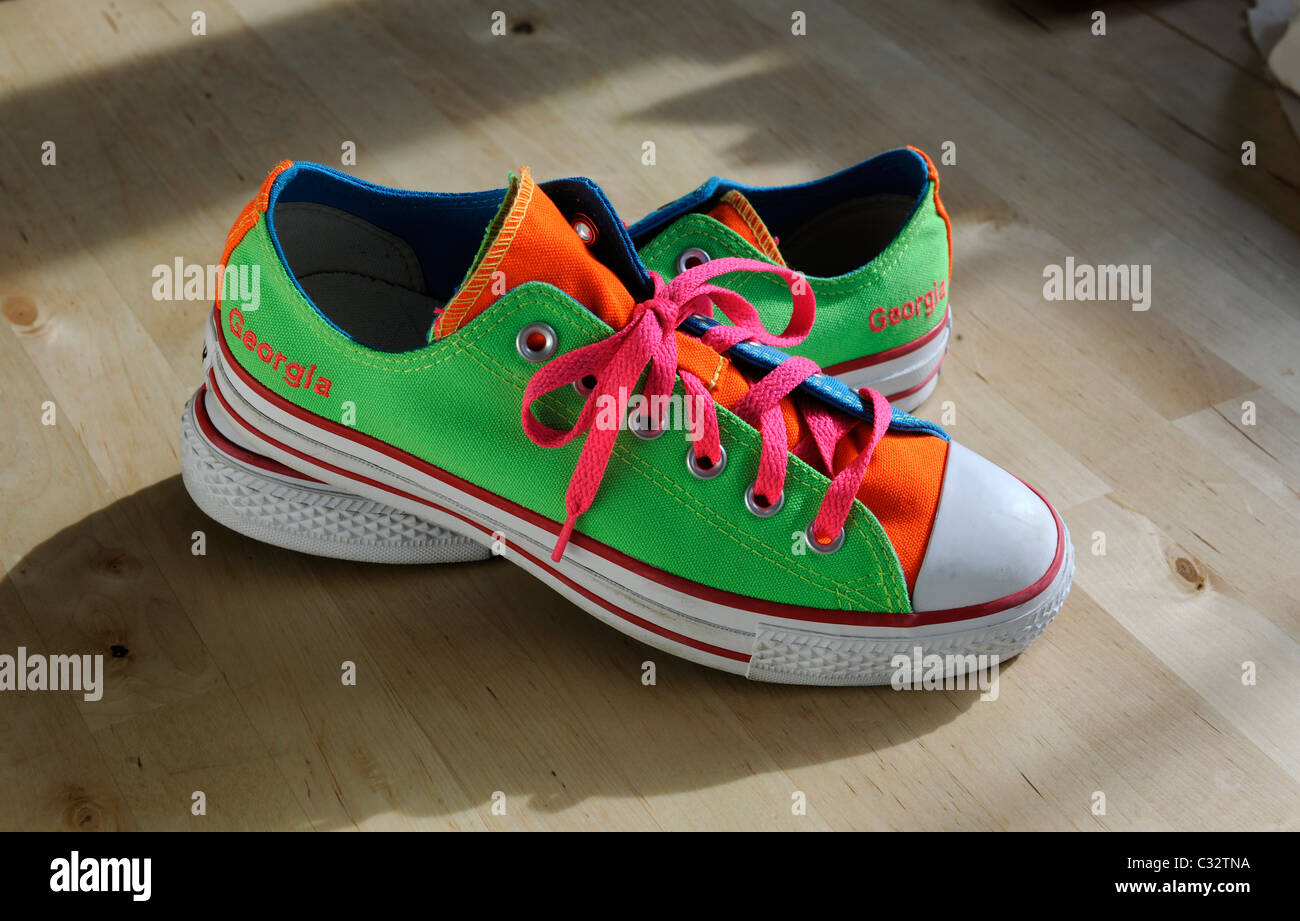 Nuovo Converse All Star sneakers ordinato dal sito web dove utente sceglie  quali colori alla mietitrebbia Foto stock - Alamy