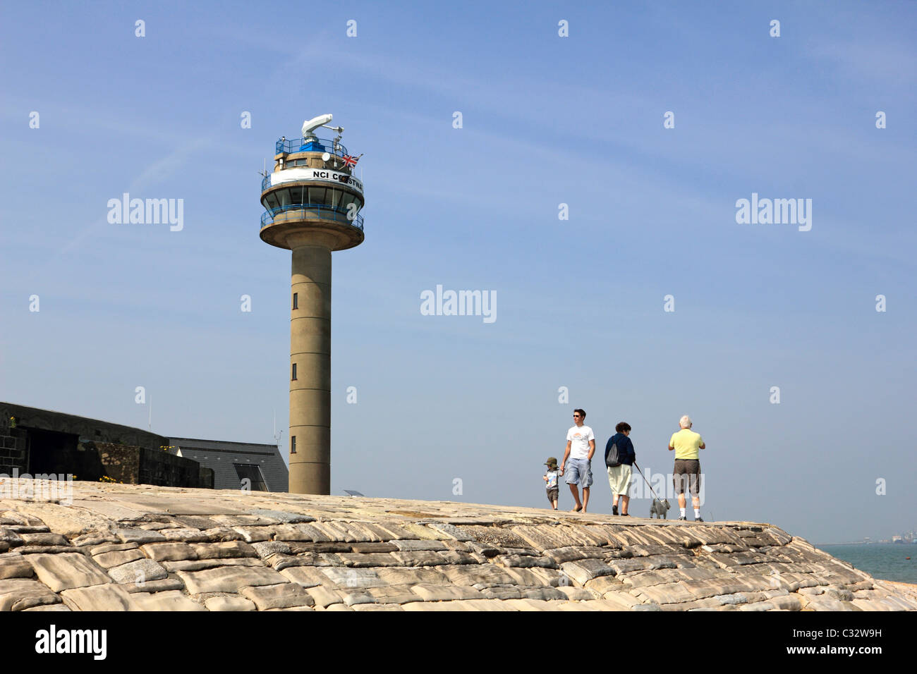 Nsc Calshot torre di vedetta sulla stazione Southampton acqua dove si congiunge con il Solent Hampshire, Inghilterra, Regno Unito Foto Stock