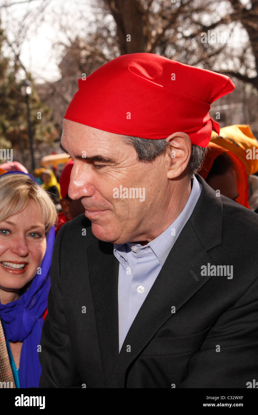 Micahel Ignatieff, dell'ormai ex leader dell opposizione del Canada è il Parlamento a Khalsa parata del giorno a Toronto, 24 aprile 2011. Foto Stock