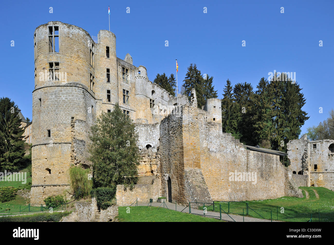 Le rovine della fortezza medievale castello di Beaufort nella piccola Svizzera / Mullerthal, Granducato del Lussemburgo Foto Stock