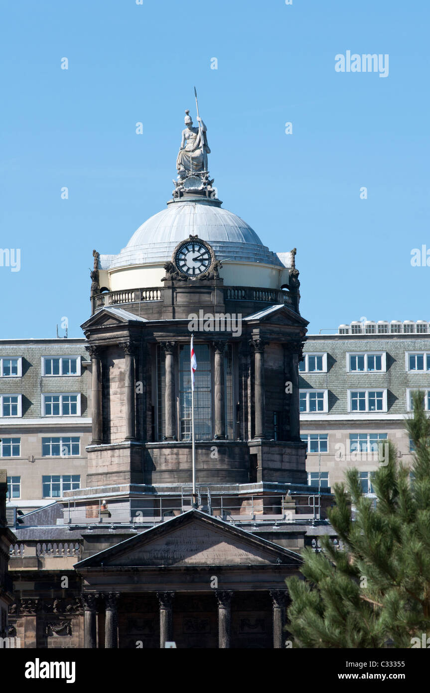 Vista del Municipio di Liverpool costruito nella metà del diciottesimo C da John Wood Liverpool Regno Unito guardando giù Castle Street. In Inghilterra. Foto Stock