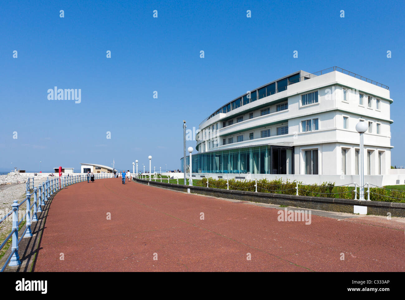 Il rinnovato Art Deco Midland Hotel si trova sulla passeggiata nella località balneare di Morecambe, Lancashire, Regno Unito Foto Stock