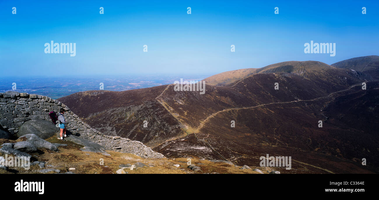 La Mourne Mountains, Co Down, Irlanda del Nord, la lepre è il divario e Brandy Pad Foto Stock