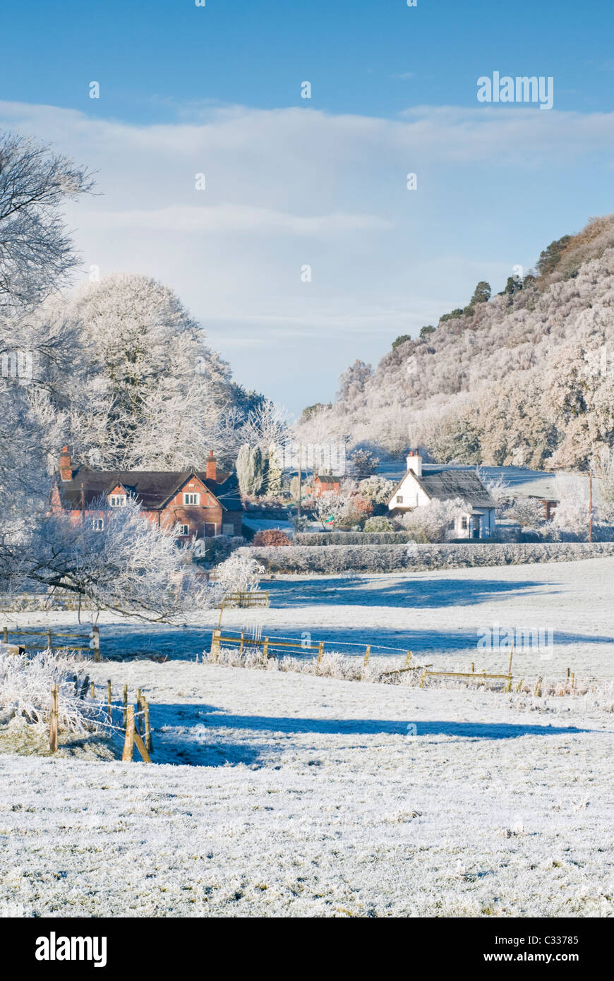 Attraente Cheshire Cottages in inverno, nei pressi di Beeston, Cheshire, Inghilterra, Regno Unito Foto Stock