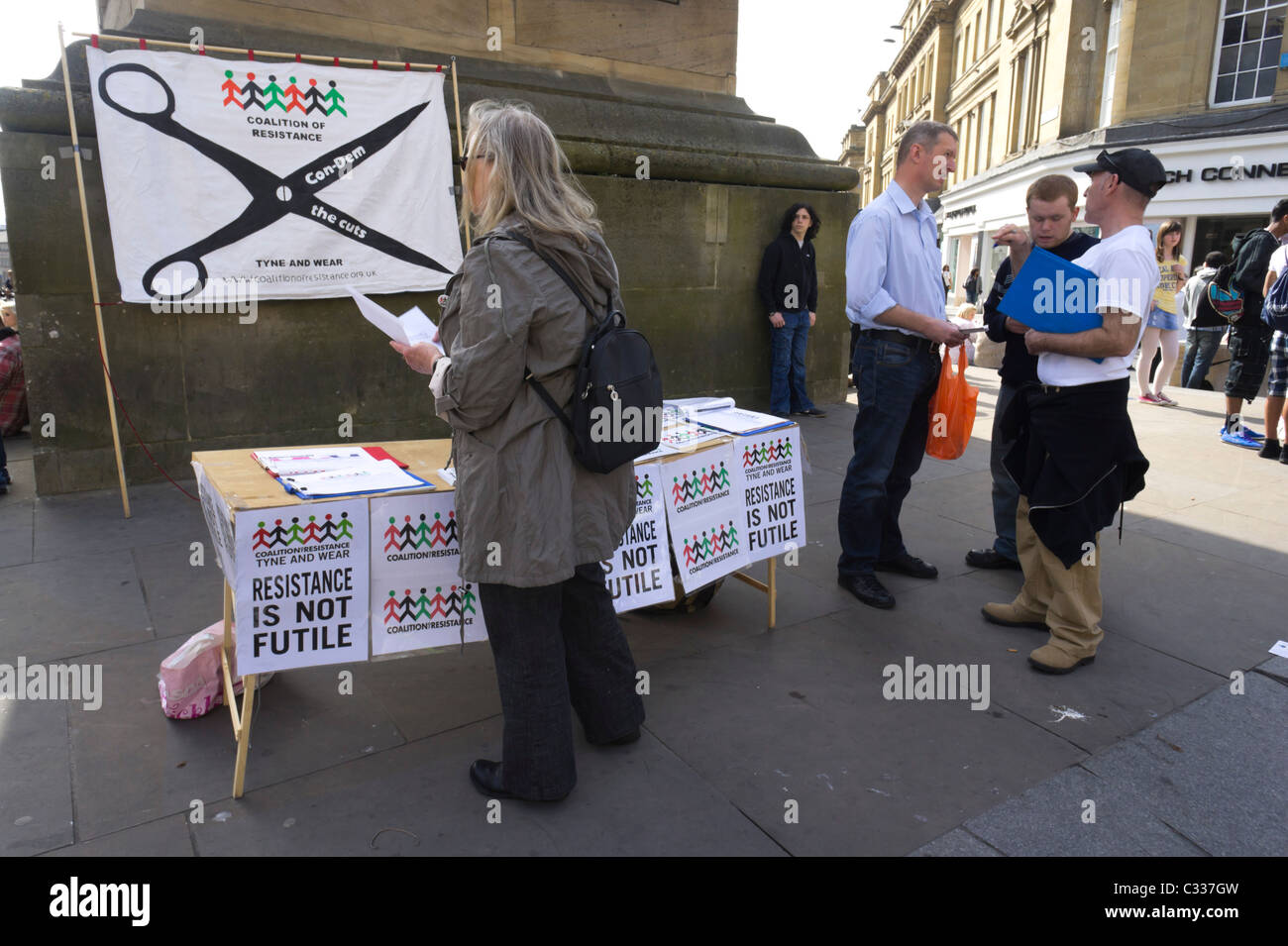 Newcastle-upon-Tyne centro città - 2011 protesta contro il governo taglia Foto Stock