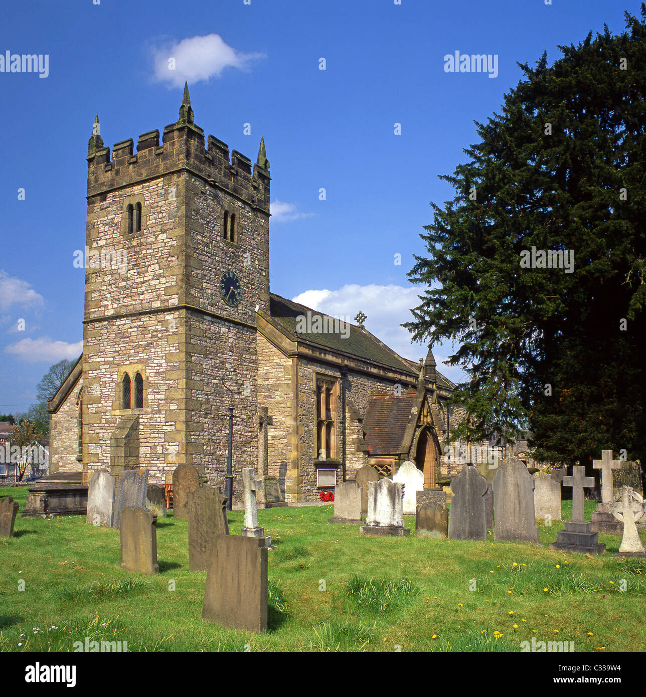 Trinità Santa Chiesa Parrocchiale, Ashford nell'acqua, Derbyshire, Parco Nazionale di Peak District, England, Regno Unito Foto Stock