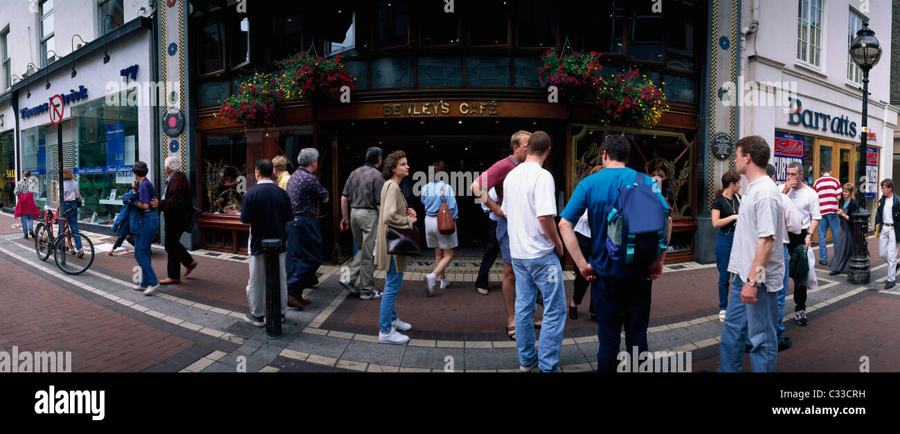 Dublino,Co Dublin , Ireland;vista esterna di un Cafe Foto Stock
