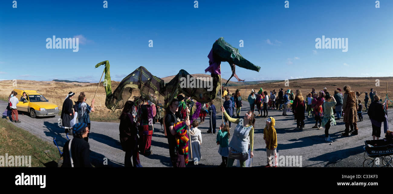 Ballybane, Co Cork, Irlanda, quattro strade a croce, vicino Ballydehob, il giorno di San Patrizio Parade Foto Stock