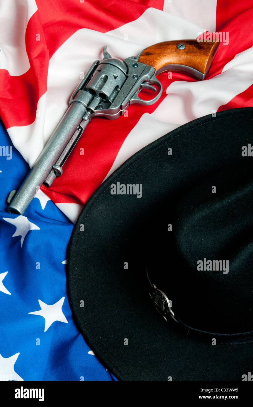 Colt45 pistola, western hat e bandiera degli Stati Uniti Foto Stock