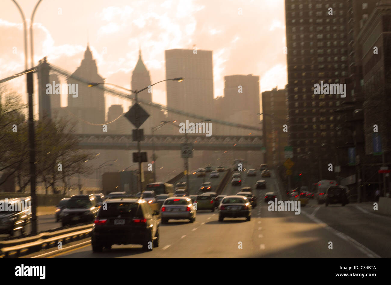 Vista del traffico durante il tardo pomeriggio ore a Manhattan, New York City Foto Stock