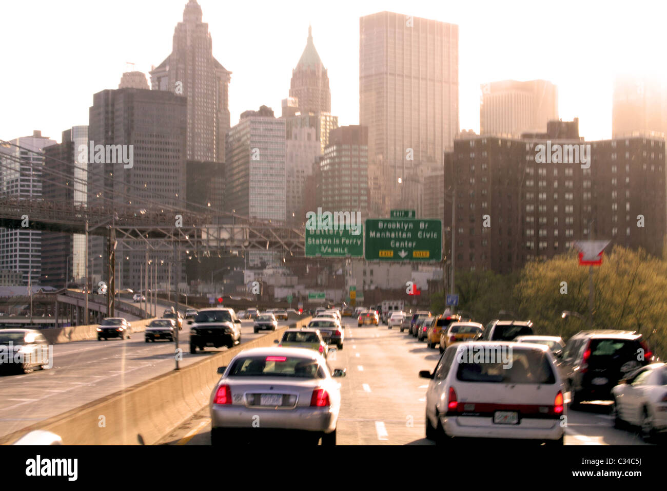 Vista del traffico durante il tardo pomeriggio ore a Manhattan, New York City Foto Stock