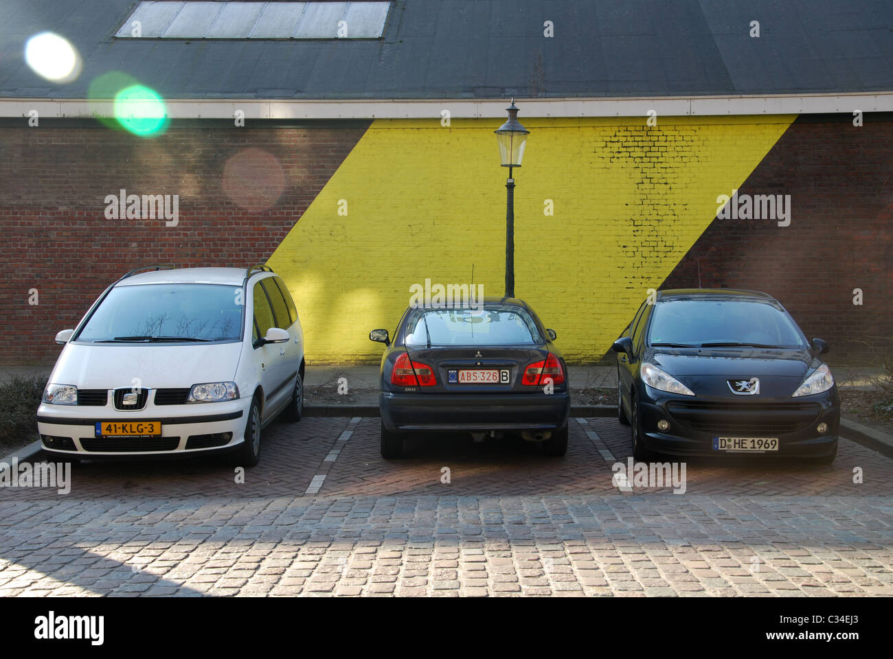 Automobili parcheggiate nel Trattato di Maastricht Centro città Paesi Bassi Foto Stock