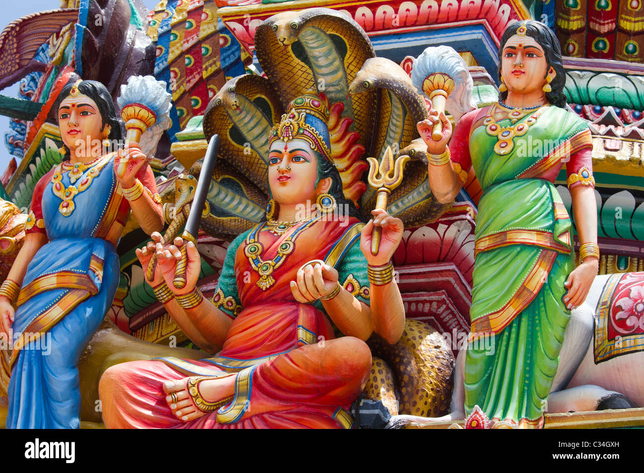 Sri Mariamman tempio indù di Singapore - il pantheon delle divinità dipinta 18 Foto Stock