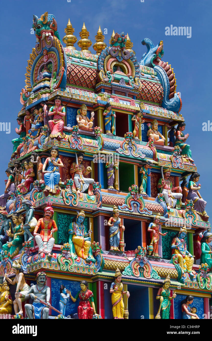 Sri Mariamman tempio indù di Singapore - il gopuram (torre) Foto Stock