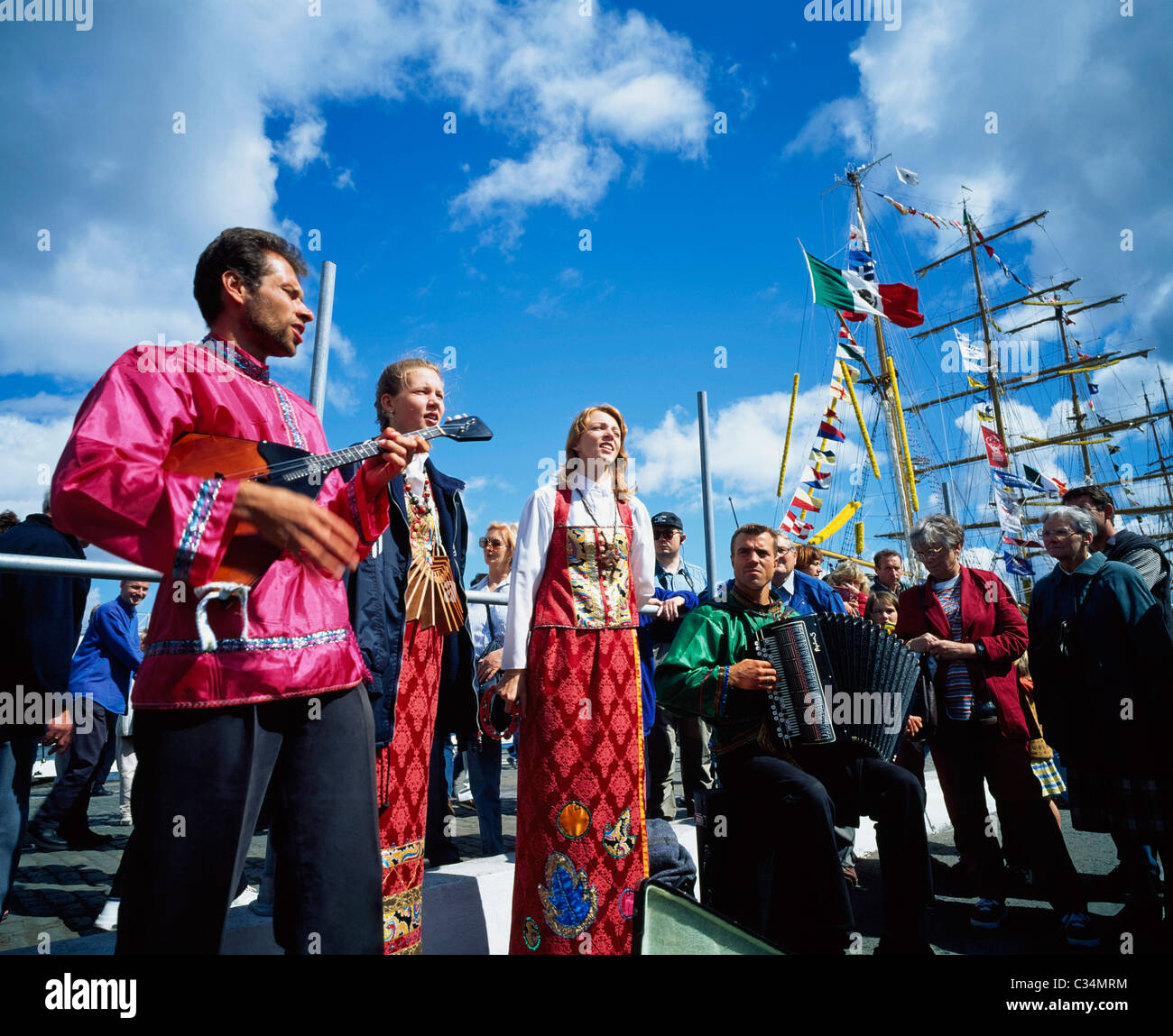 Dublino,Co Dublin , Ireland;i musicisti che prendono parte alla Tall Ships Festival Foto Stock