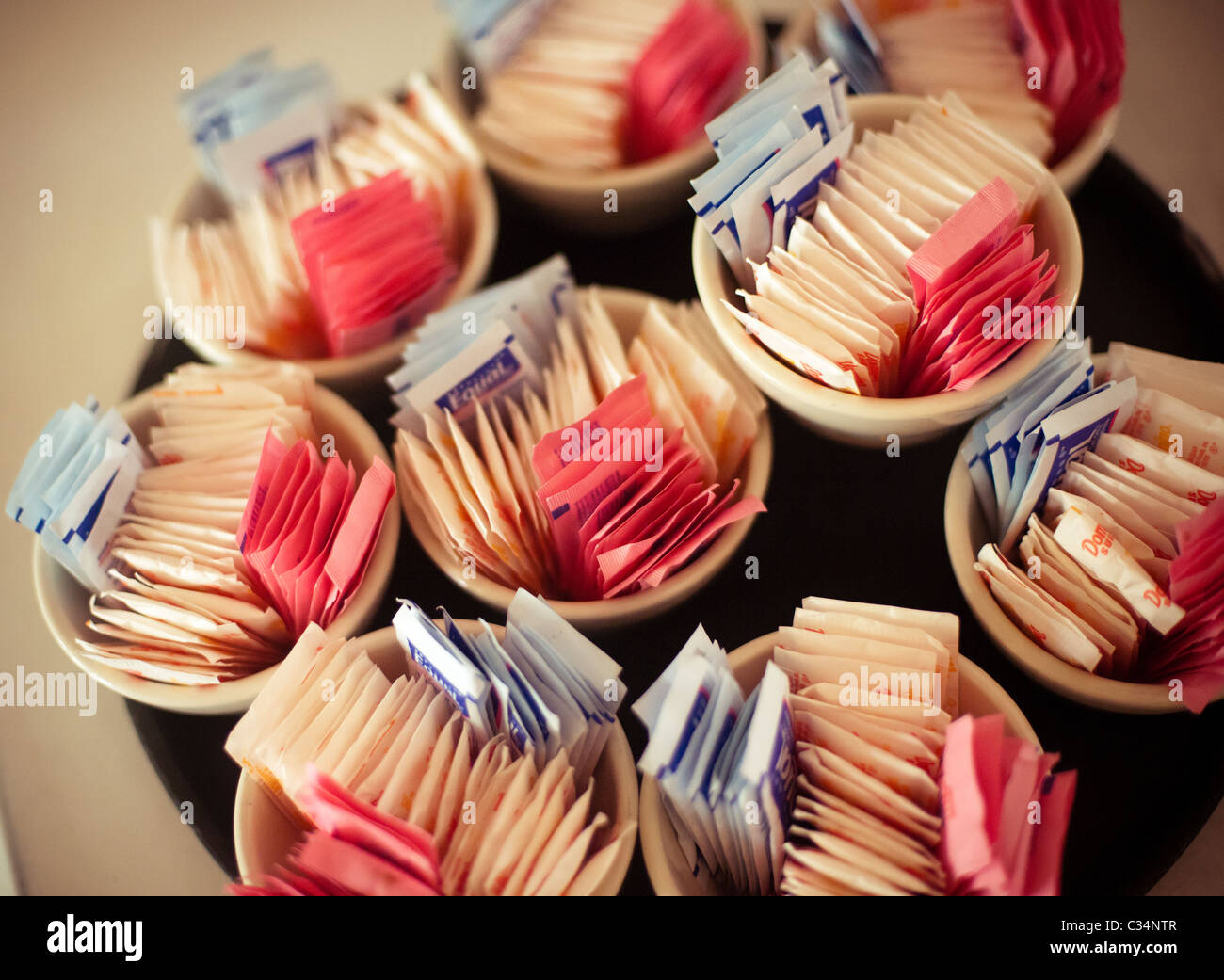 Pacchetti di Sweet N' basso, pari e lo zucchero in un ristorante di New York Foto Stock