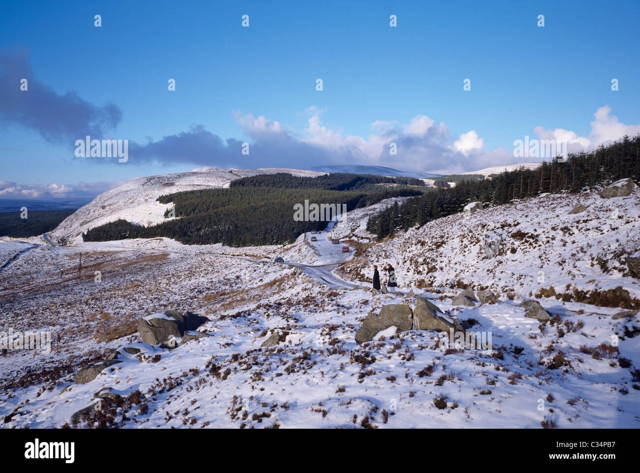Co Wicklow, Irlanda;Persone escursioni nella neve Foto Stock