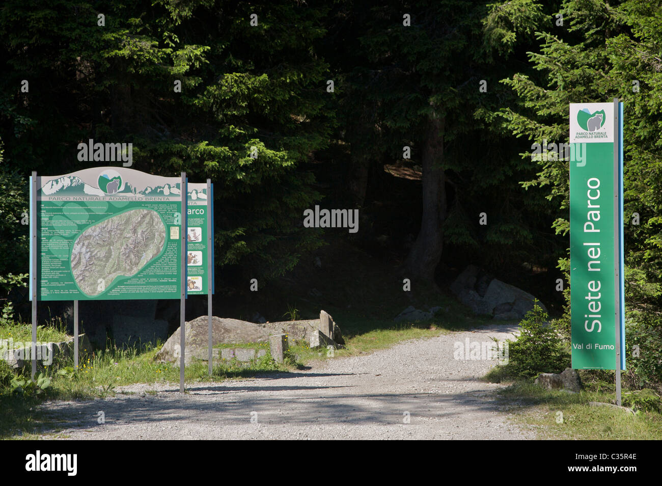 Tabelle di informazioni, Parco Naturale Adamello-Brenta, Fumo Valley, in Val di Daone, Valli Giudicarie, Trentino Alto Adige, Italia Foto Stock
