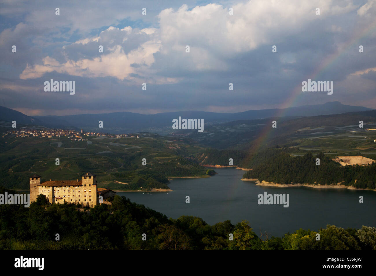 Il castello di Cles, Santa Giustina lago, Val di Non, in Trentino Alto Adige, Italia, Europa Foto Stock