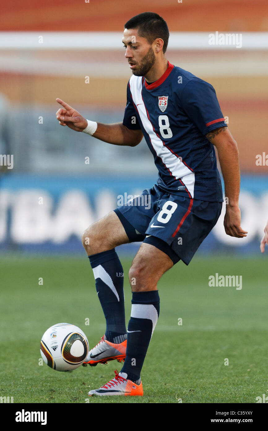 Clint Dempsey degli Stati Uniti in azione durante una FIFA World Cup Soccer match contro la Slovenia Giugno 18, 2010 a Ellis Park. Foto Stock