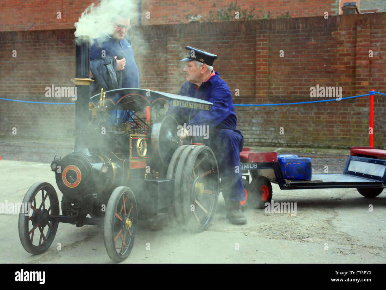 Piccolo motore trazione e driver a Garrett Long Shop Museum, Main Street, a Leiston, Suffolk, Inghilterra, Regno Unito Foto Stock