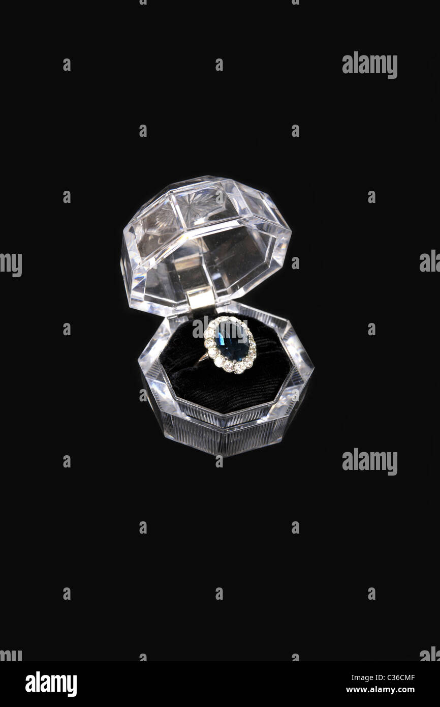 Copia della Principessa Diana's anello di fidanzamento - Vedere la descrizione Foto Stock