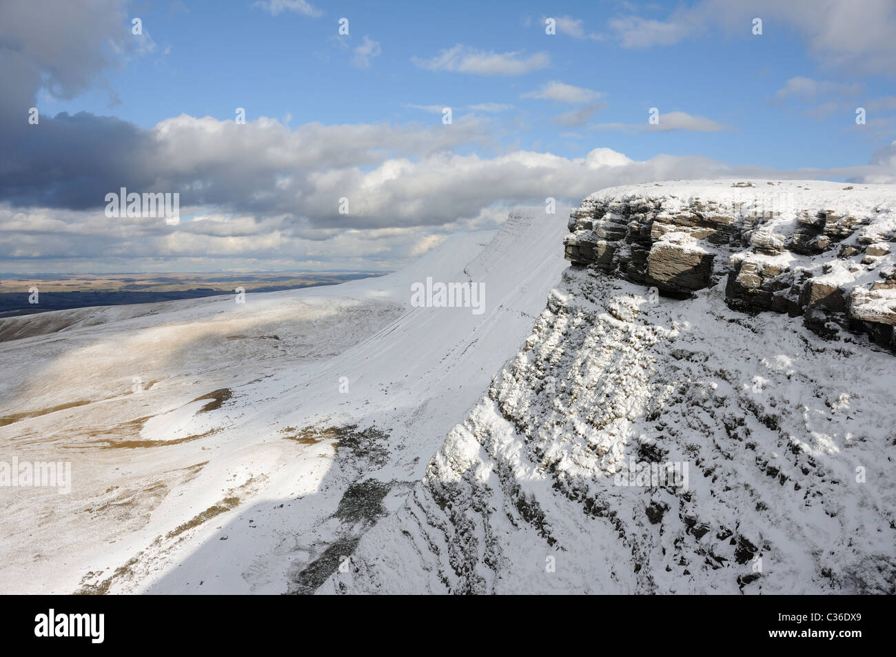"Bannau Sir Gaer' in Brecon Beacons in inverno la neve Foto Stock