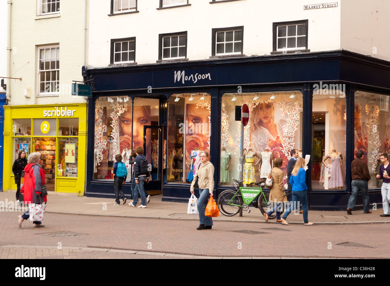 Il Monsone shop store in Cambridge , Cambridgeshire , Inghilterra , Inghilterra , Regno Unito Foto Stock