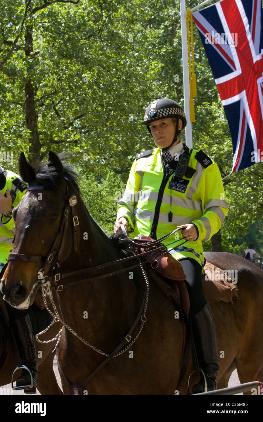 Unione jack bandiere per celebrare il matrimonio di un membro della famiglia reale Foto Stock