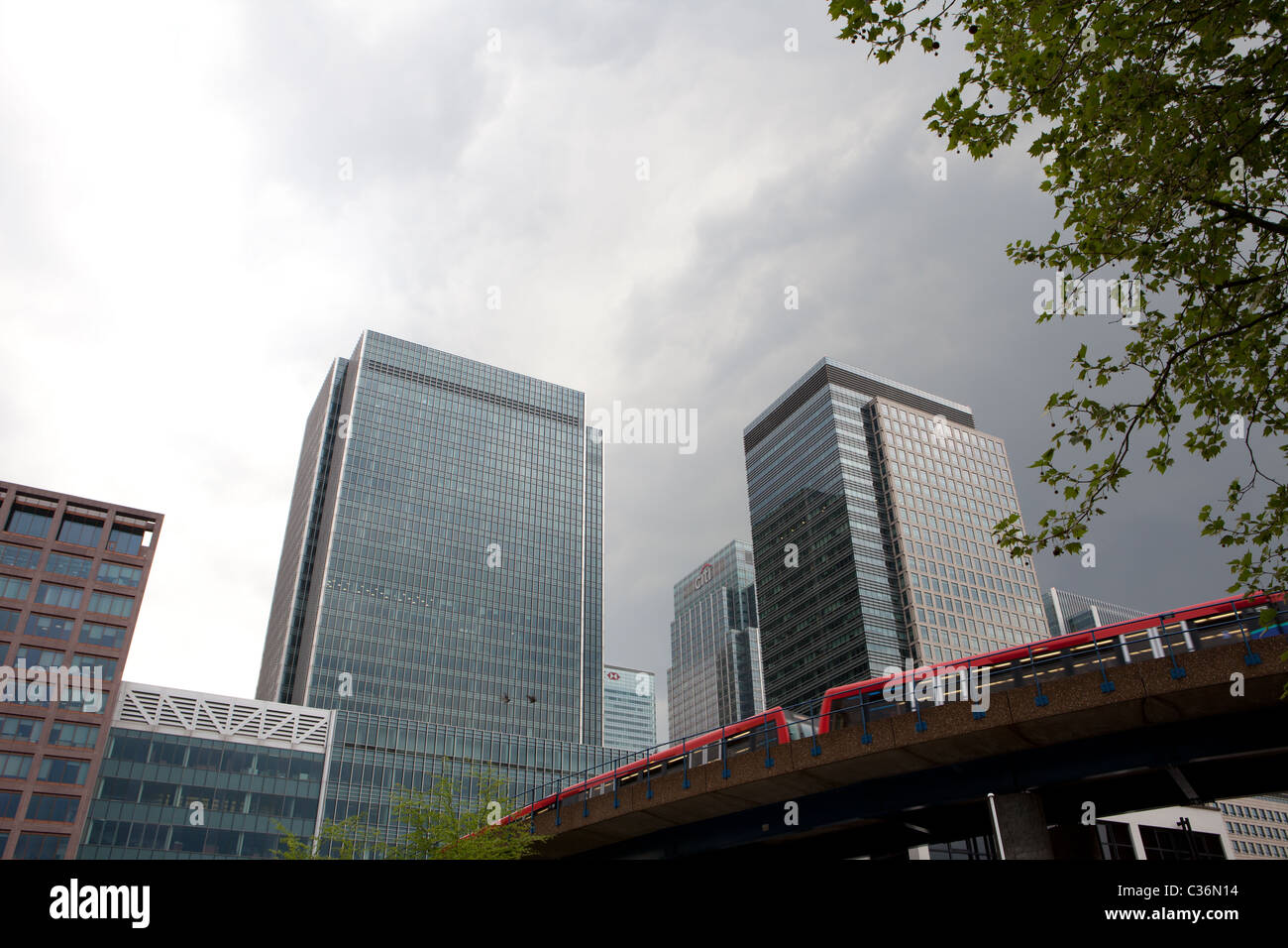 Canary Wharf, DLR, Docklands Light Railway, finanziari, crisi, tubo, One Canada Square Foto Stock