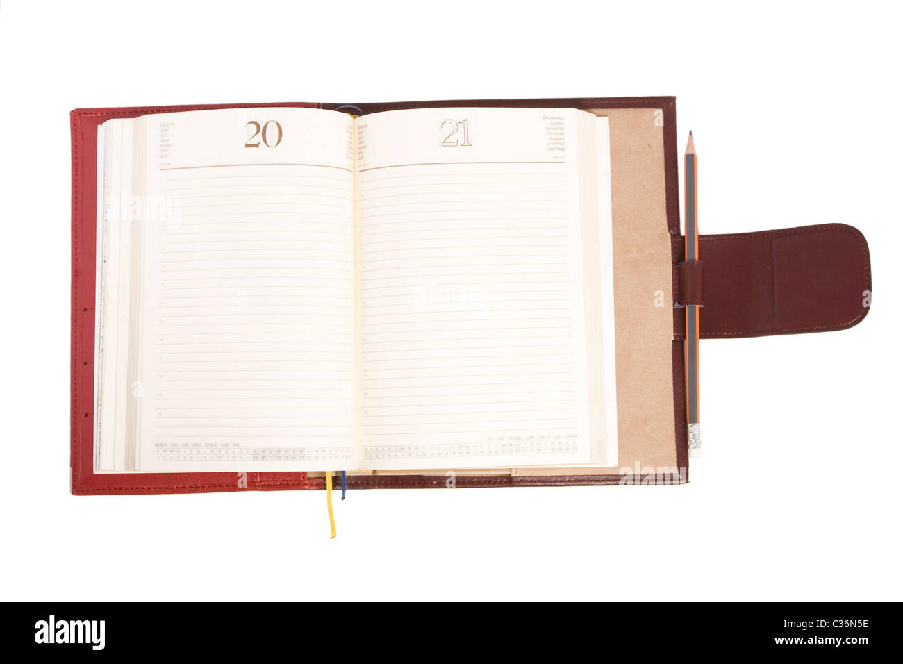 Foto di un diario personale in pelle aperta con cinturino in pelle e pagine  dorate su sfondo bianco Foto stock - Alamy