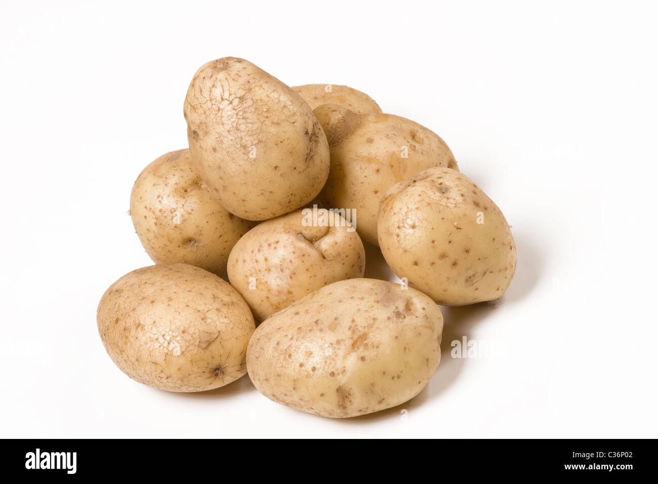 Cibo vegetariano, patate novelle su sfondo bianco Foto Stock