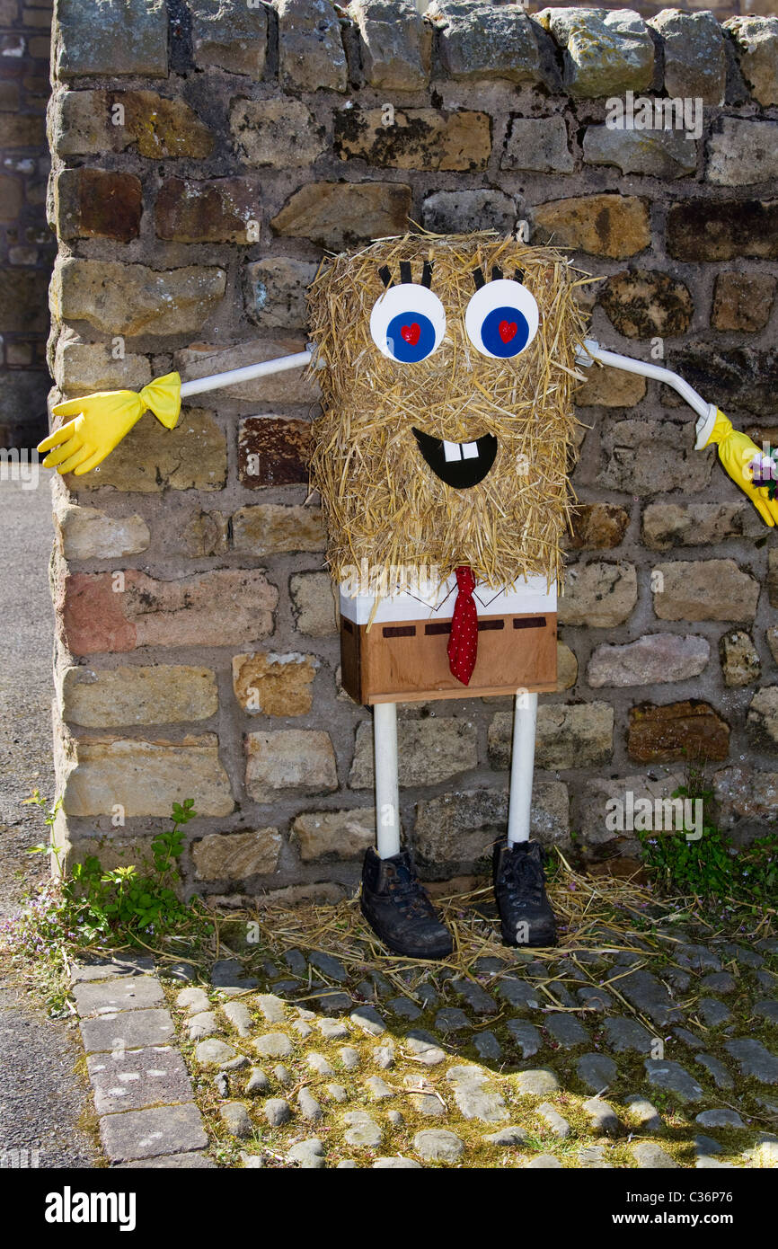 Spongebob Squarepants, poco Bobby, spugnoso Quickster, Musclebob, Buffpants CheeseHead un quadrato giallo spugna a Wray, Spaventapasseri Festival, REGNO UNITO Foto Stock