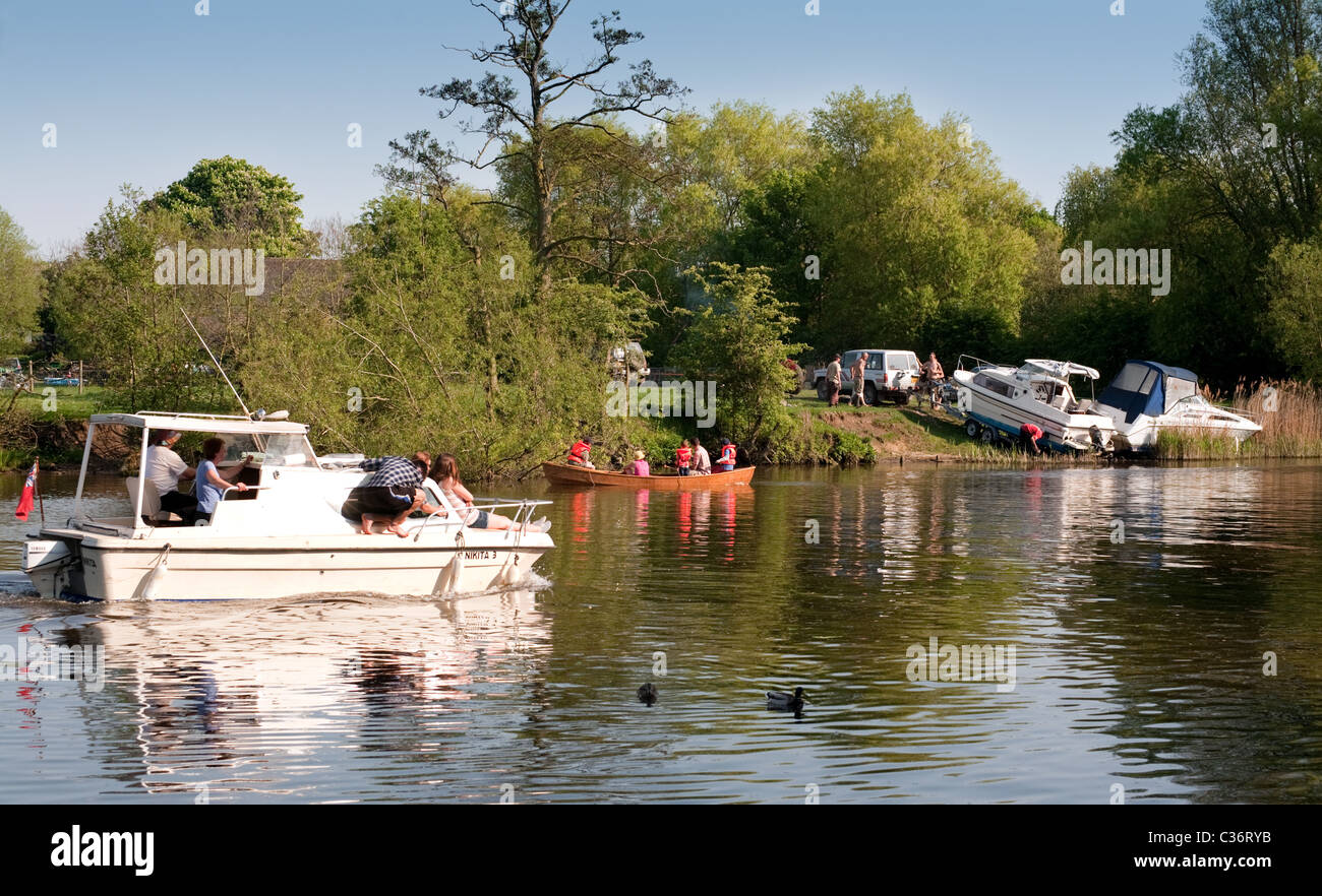 Barche sul fiume Tamigi a Wallingford, Oxfordshire, Regno Unito Foto Stock