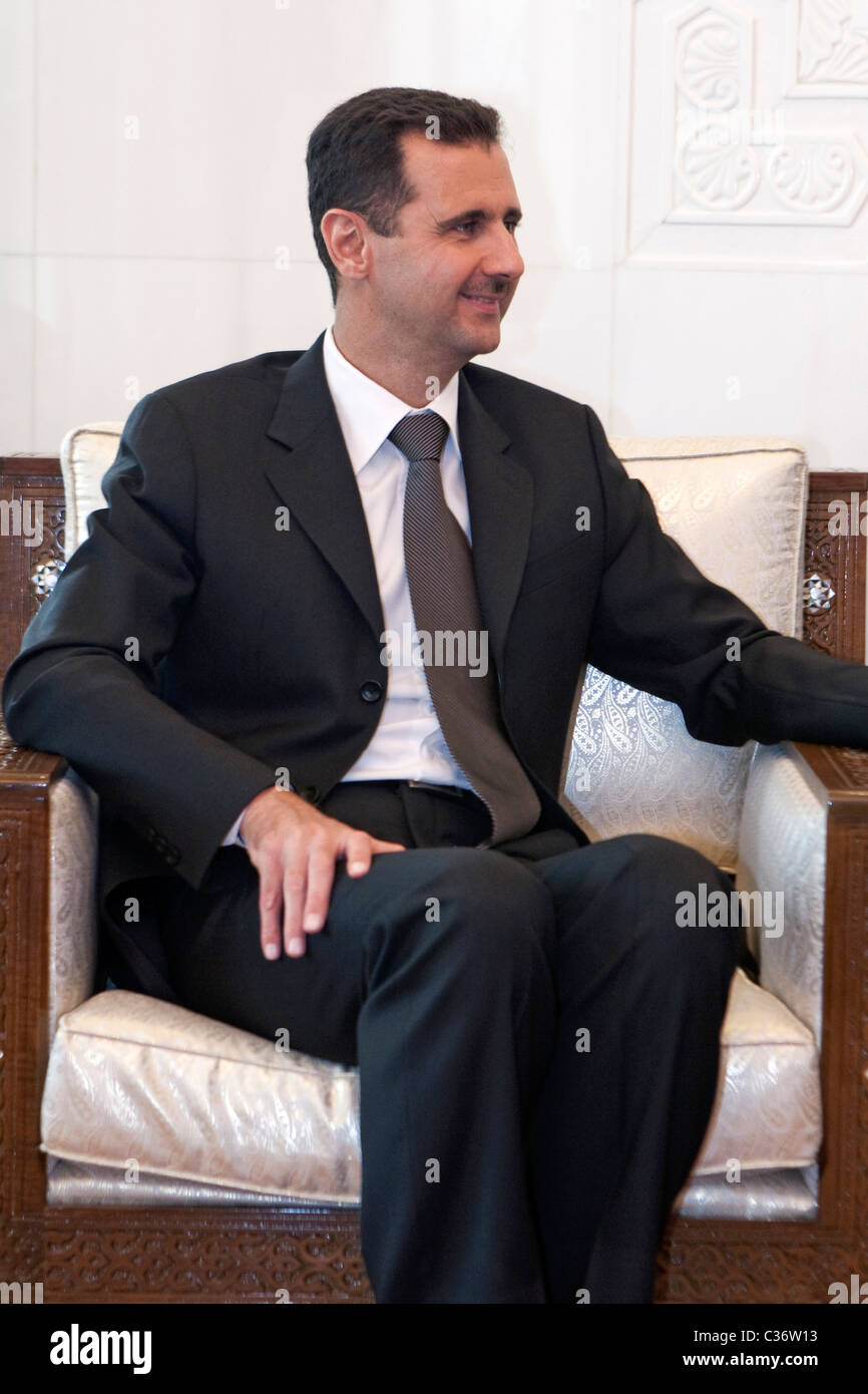 Presidente siriano Bashar al-Assad , nel corso di un incontro con i giornalisti occidentali presso il Palazzo del Popolo in damasco. La Siria. Foto Stock