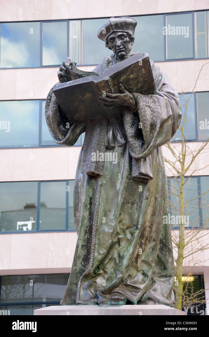 Rotterdam, Paesi Bassi. Statua: Erasmus (1622 - Hendrik de Keyser) in Grote Kerkplein Foto Stock