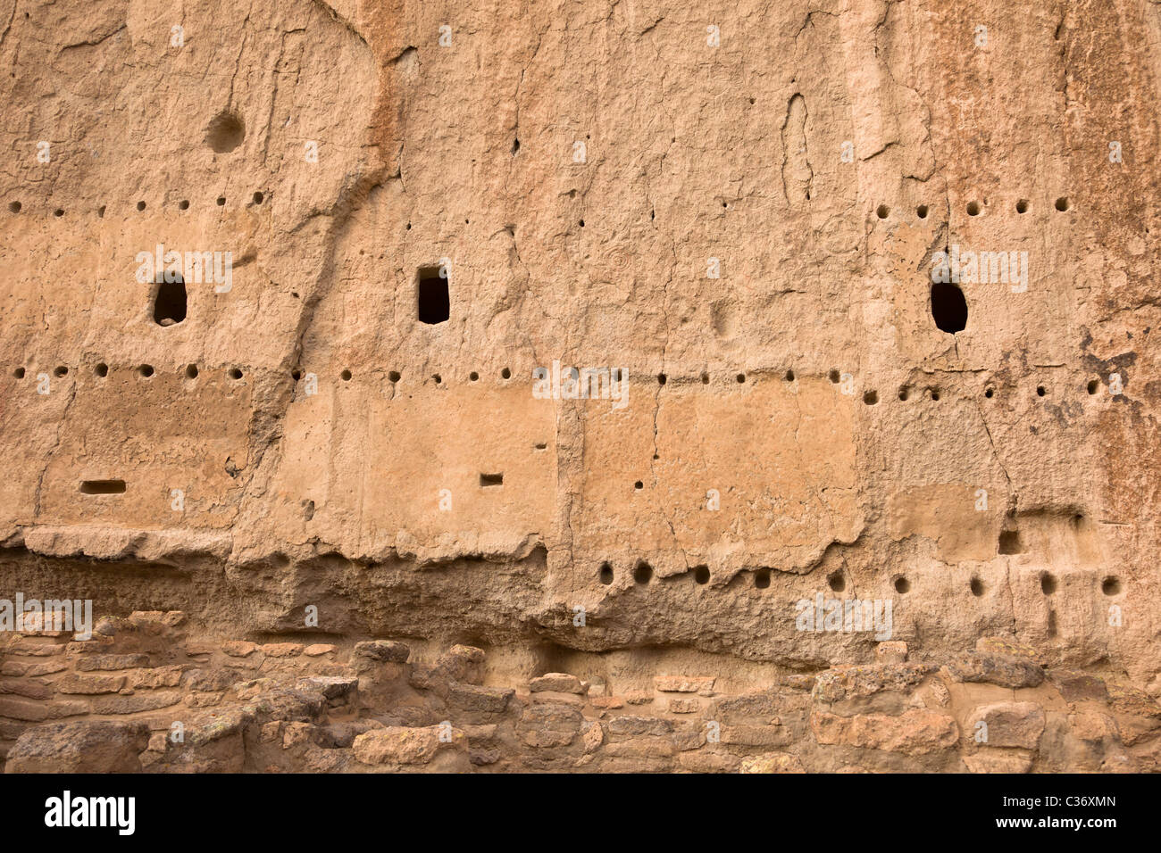 Casa lunga, Nativi Americani cliff abitazione a Bandelier National Monument in New Mexico, negli Stati Uniti. Foto Stock